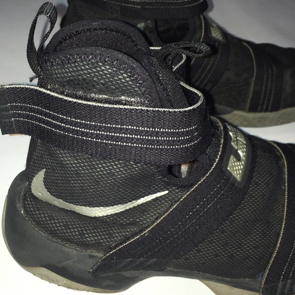 Nike Lebron James Boys Basketball Shoes - Picture 3 of 10